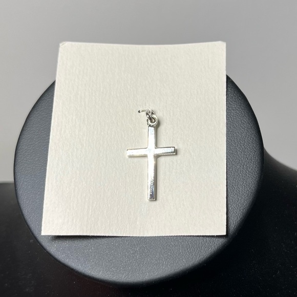 Silver tone Cross Pendant. Reversible - Picture 4 of 6